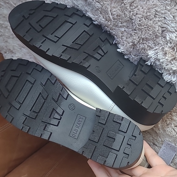 White Chelsea Boots Old Navy Women's size 10 - Picture 6 of 6